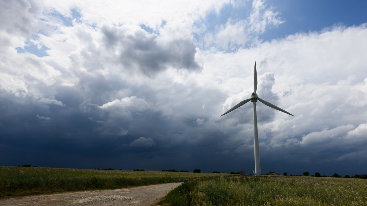 Der DWD erwartet schwere Gewitter ab Mittwochnachmittag über dem Kreis Cuxhaven. Symbolfoto: Julian Stratenschulte/dpa