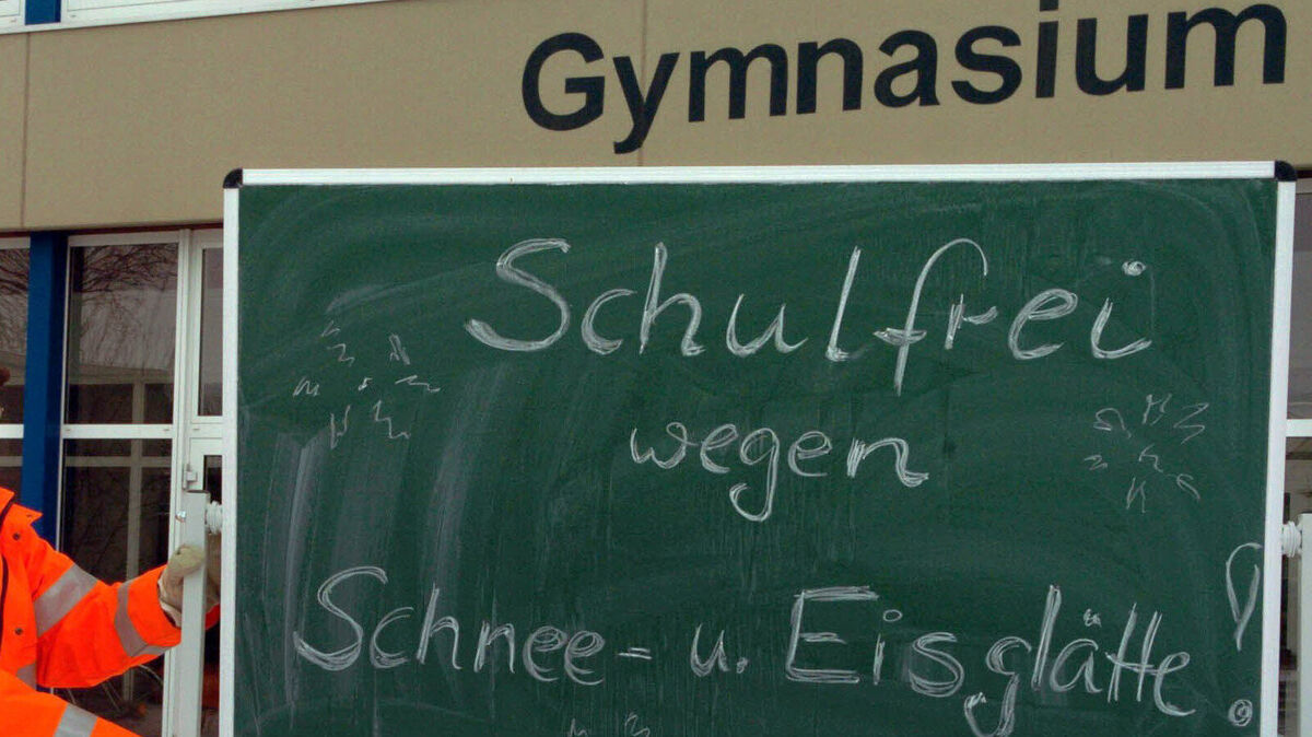 Schnee und starker Ostwind werden für Freitag im Landkreis Cuxhaven erwartet. Der Schulbetrieb ist deshalb vorsorglich eingestellt. Foto: Wolfgang Weihs/dpa