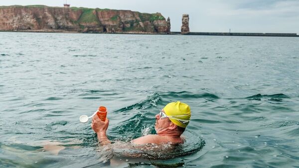 Rekord bei Helgoland-Umrundung: Schwimmer knackt fast 100 Jahre alte Bestmarke