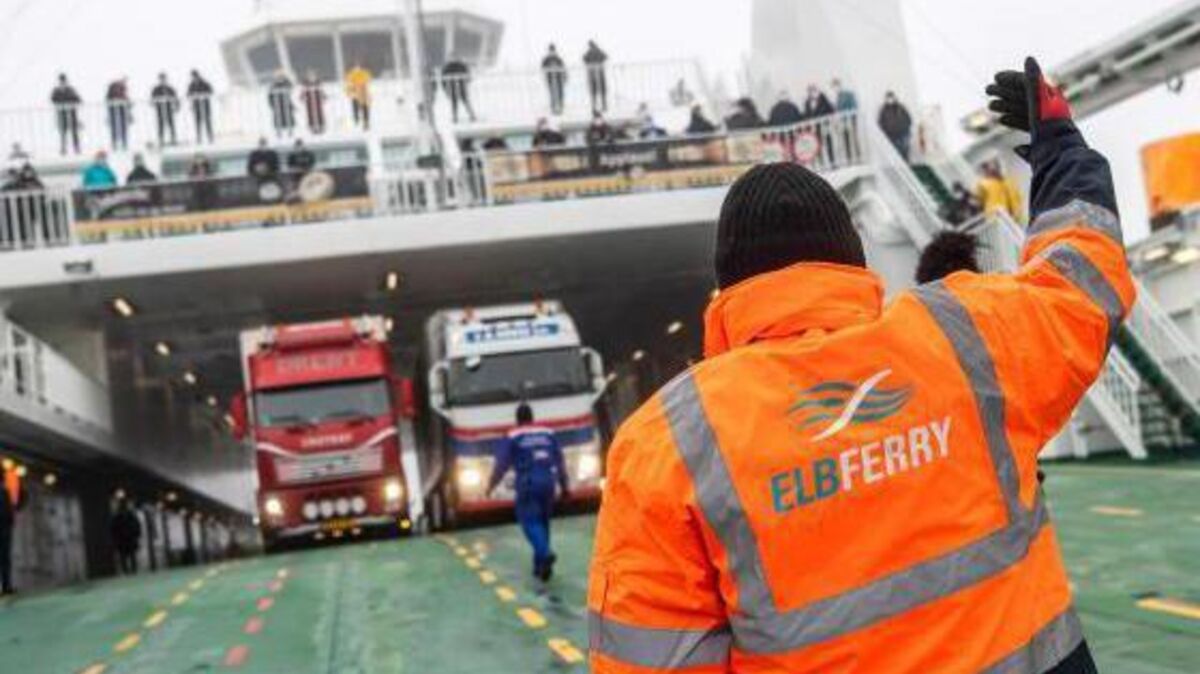 Wie oft legt die Fähre noch in Cuxhaven an und ab? Foto: Kramp