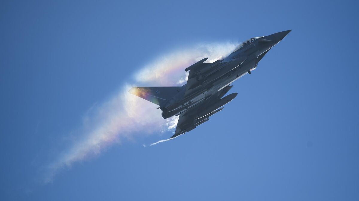 Die Knalle über Otterndorf am Freitag haben Kampfflugzeuge vom Typ Eurofighter verursacht. Foto: Christophe Gateau/dpa (Symbolfoto)