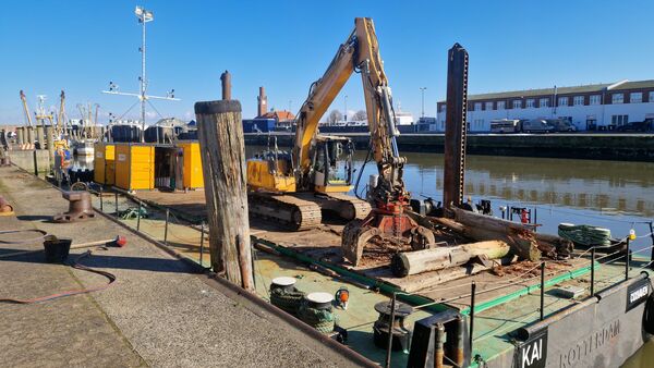 Kaimauersanierung im AFH Cuxhaven: Der Termin für den ersten Rammschlag steht fest