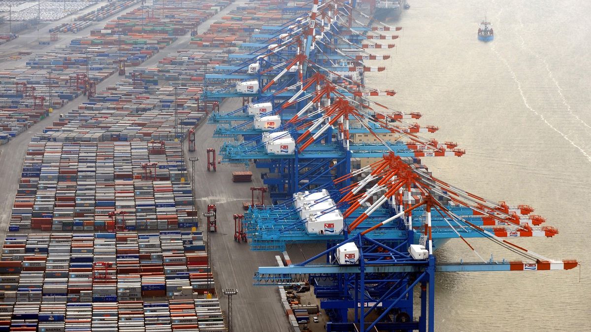 Der Gesamthafenbetriebsverein, der Personal für Unternhemen in den Häfen von Bremen stellt, rutscht in die Insolvenz. 1300 Jobs sind in Gefahr. Foto: Ingo Wagner dpa