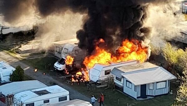 Feuer auf Campingplatz in Cuxhaven-Sahlenburg: Flammen zerstören mehrere Fahrzeuge