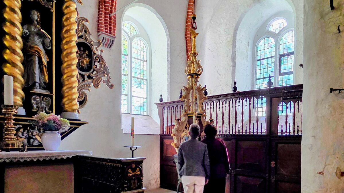 Der Taufkessel in der St.Jacobi Kirche stammt aus dem 14. Jahrhundert. Errichtet wurde die Kirche bereits im 12. Jahrhundert. Foto: Brettschneider