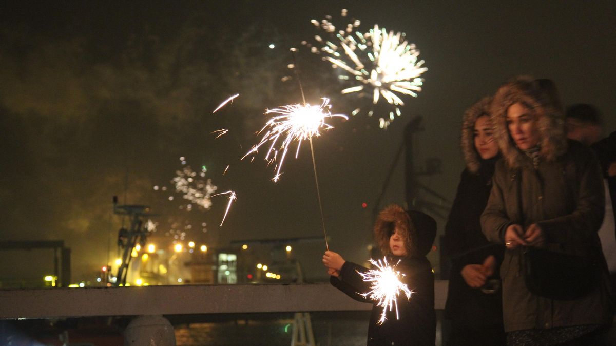 Während man sich in den vergangenen Jahren zu Silvester an der Alten Liebe in Cuxhaven versammelte, war der Jahreswechsel diesmal etwas beschaulicher. Archivfoto: Reese-Winne