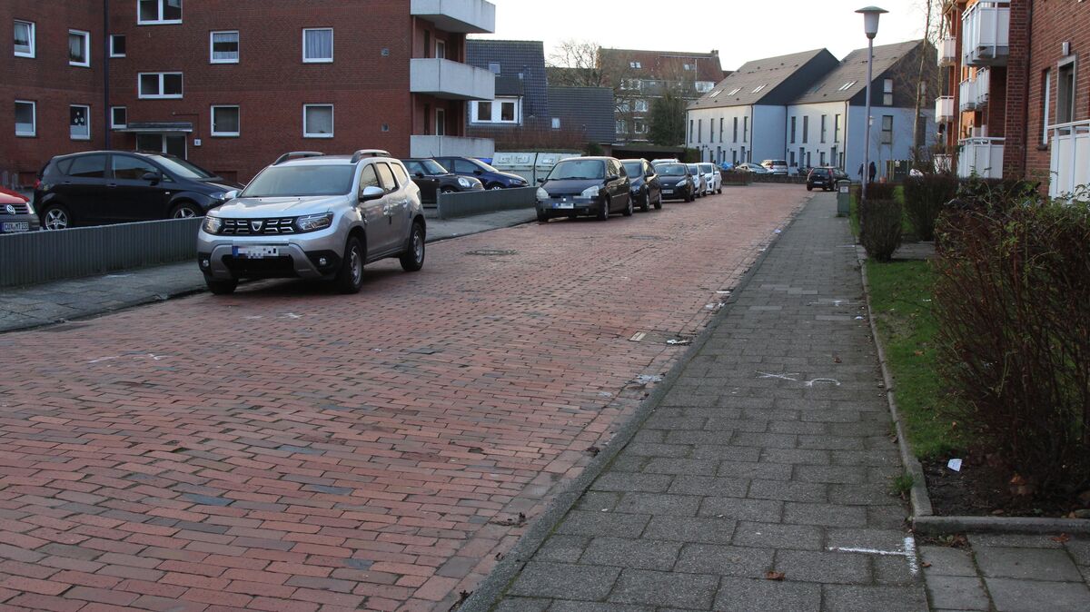 Hier, in der Straße Hörn, wurde der 56-Jährige am 24. Dezember 2023 tot aufgefunden. Jetzt hat die Staatsanwaltschaft Stade Anklage erhoben. Foto: Reese-Winne