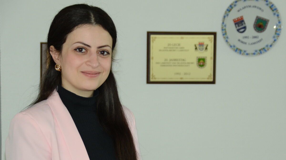 Die 33-jährige Hadil Abu Qasem ist seit dem 1. März Integrationsbeauftragte der Samtgemeinde Börde Lamstedt. Sie will vor dem Hintergrund ihrer eigenen Erfahrungen anderen dabei helfen, sich in diese Gesellschaft einzugliedern. Foto: Rohde