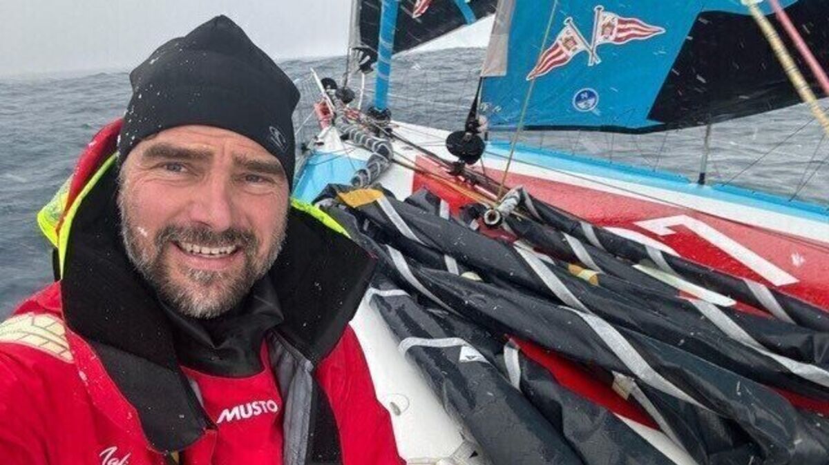 Boris Herrmann bestreitet seine zweite Solo-Weltumseglung und segelte kurz vor Weihnachten mit seinem Boot „Malizia-Seaexplorer“ Kap Hoorn entgegen. Dabei passierte er die Aluyacht "Nehaj" mit Heimathafen Cuxhaven. Foto: picture alliance/dpa/VG2024/Boris Herrmann