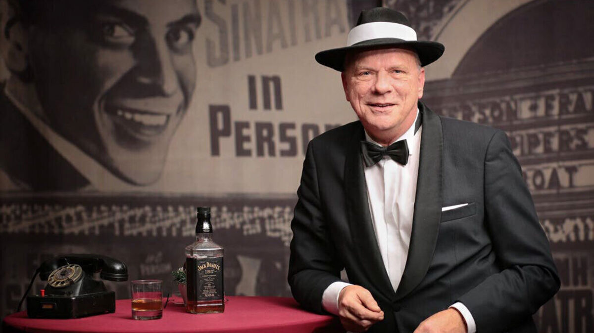 Jens Sörensen verzaubert als Frank Sinatra – ein Abend voller Swing und Charisma. Foto: Jens Sörensen