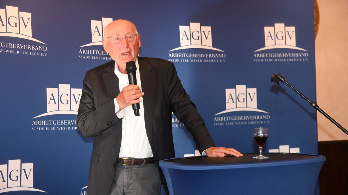 Stefan Aust, Journalist und Buchautor, führte bei der AGV-Versammlung in Bremervörde eine lange Mängelliste für den deutschen Staat auf. Foto: Klöfkorn