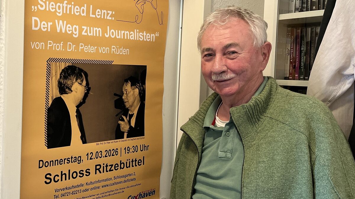 Peter von Rüden zieht sich nicht nur für das Schreiben gerne nach Cuxhaven zurück - er hat hier auch schon seine Arbeit präsentiert; zuletzt im März 2026 beim Vortrag über Siegfried Lenz im Schloss Ritzebüttel. Foto: Reese-Winne