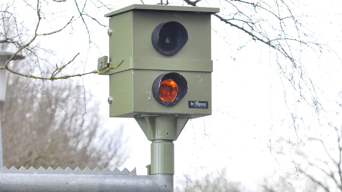 2025 hat er ausgedient: der Blitzer an der B71 in Heerstedt. Dafür werden an anderen Stellen neue Blitzer installiert. Foto: Archiv
