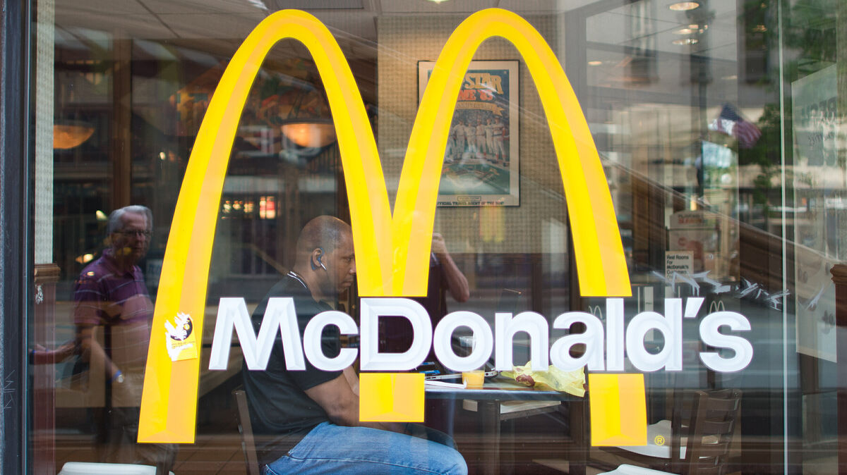Eine "McDonald's"-Filiale mitten im Hemmoorer Zentrum? Spruchreif ist das noch nicht. Zunächst muss der Investor ein übliches Plan- und Genehmigungsverfahren durchlaufen. Foto: Peer Grimm / dpa