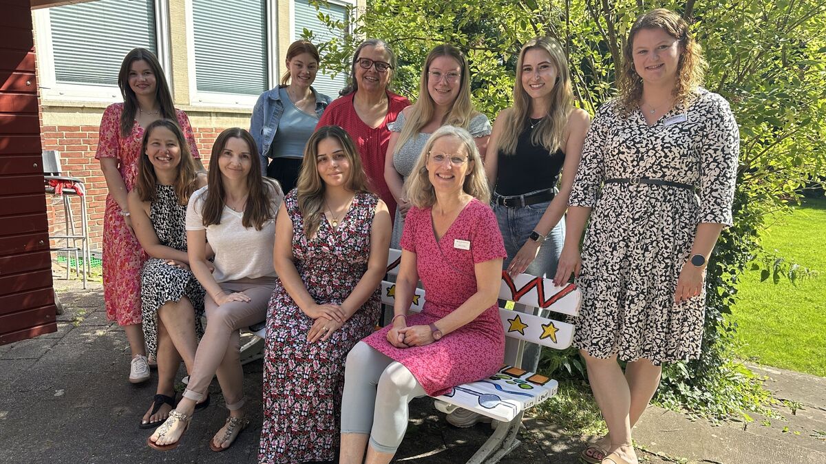 Sie und weitere Mitstreiterinnen aus dem Mädchenarbeitskreis und dem Haus der Jugend haben viele Aktionen für den Mädchenaktionstag vorbereitet: Luna Ahlf, Heike Bach, Anna-Lena Friebe, Jette Vetter, Svenja Plock (hinten v.l.) und  Cindy Appelt, Mariana Härtel, Elena Fiedler,  Fatma Akcun und Mirian Breuer (vorn v.l.). Foto: Reese-Winne