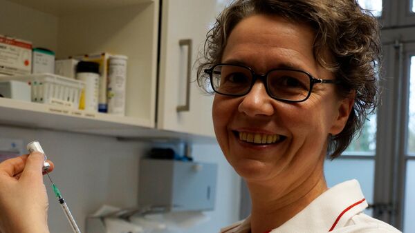 "Arbeitstage ohne Pause": DRK-Mitarbeiterin opfert ihre Freizeit, um andere zu impfen
