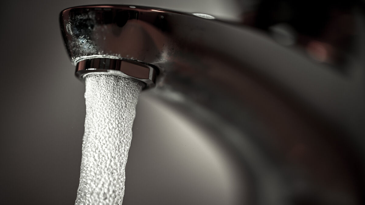 Die Cuxland-Bürger können das Wasser aus der Leitung bedenkenlos trinken, sagen die Wasserverbände. Die gemessenen Nitratwerte würden deutlich unter den gesetzlichen Vorgaben liegen. Foto: dpa/Kästle