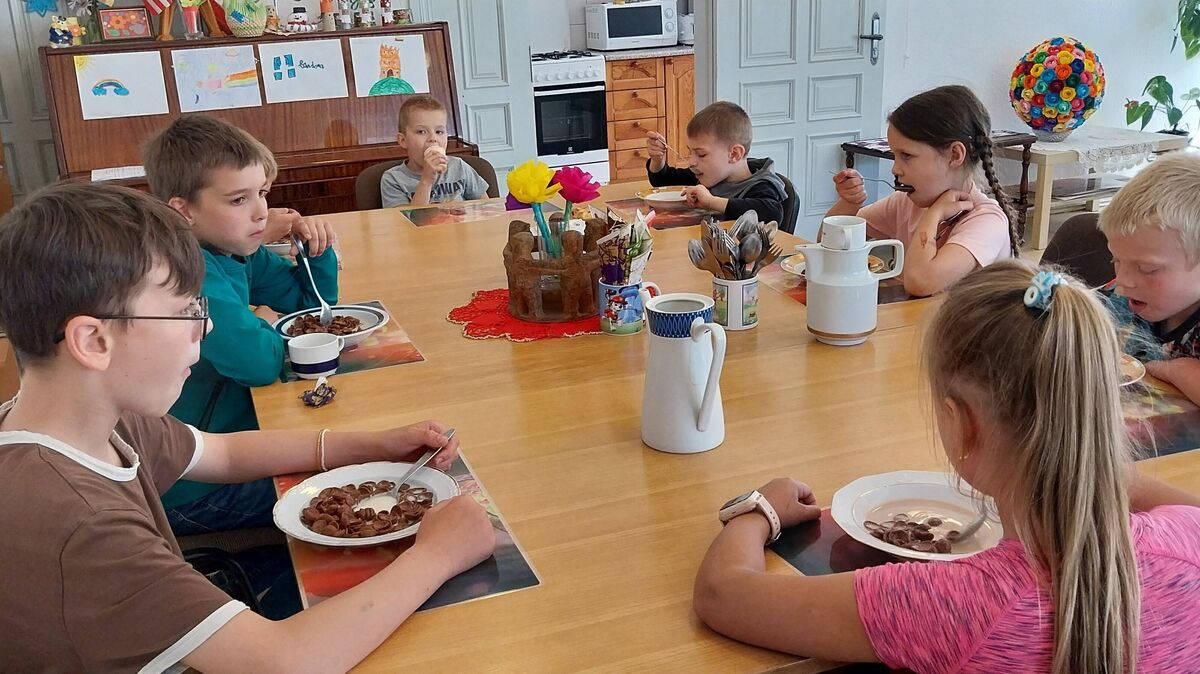 Mit 25 Euro pro Kind und Monat wird die Kinderspeisung, Hausaufgaben- und Freizeitbetreuung für 20 Kinder gesichert. Fotos: privat