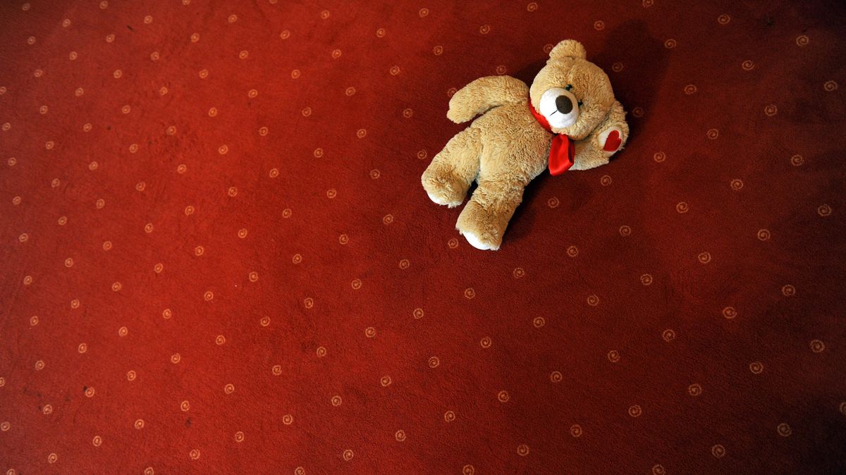 Die Polizei Cuxhaven hat einen Mann festgenommen, der die Tochter seine Lebensgefährtin mehrfach sexuell missbraucht haben soll. Foto: Ebener/dpa