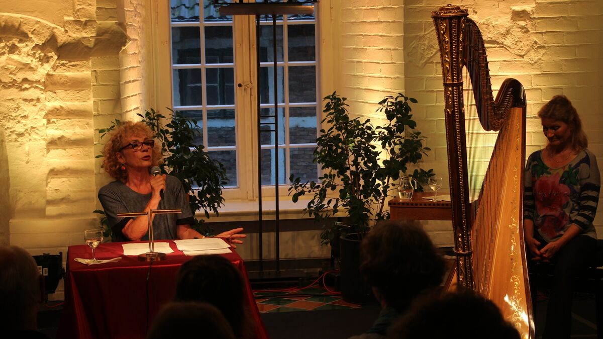 Nina Hoger und Ulla van Daelen überzeugten das Publikum im Schloss Ritzebüttel. Foto. Domke-Feiner