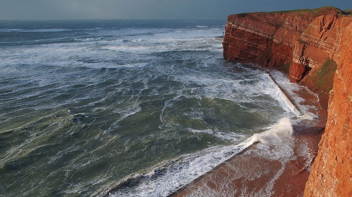 Die Westklippen von Helgoland bei Sturm. Archivfoto: Rauch