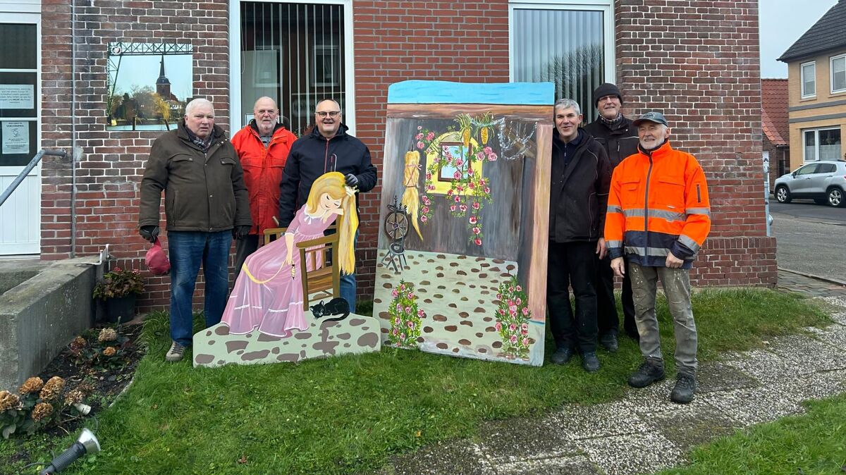 Die Ostener Bildermaler feiern ihr Jubiläum und lassen das kleine malerische Dorf wieder in einem hellen und herzlichen Glanz erstrahlen. Foto: Lange