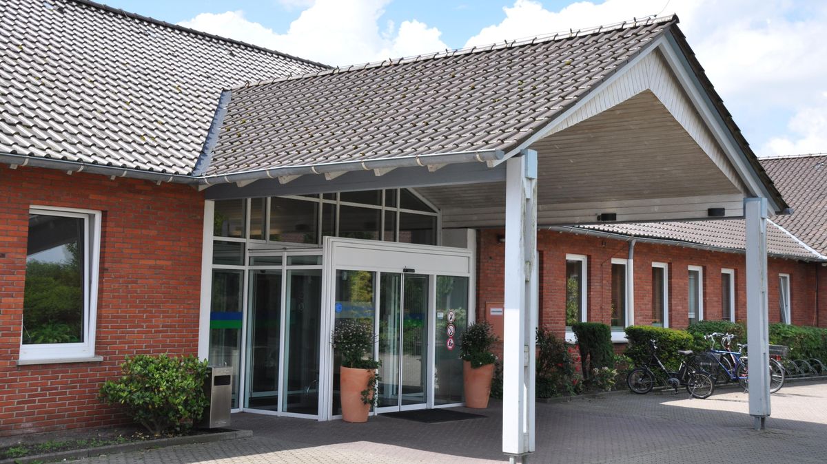Sie ist zum Sanierungsfall geworden: Für die Klinik in Otterndorf ist jetzt ein neuer Insolvenzverwalter bestellt worden. Archivfoto: Kramp