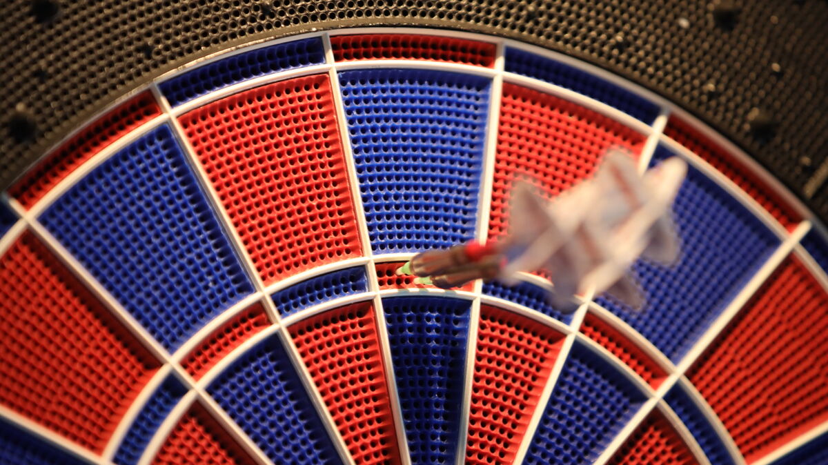 Dreimal in die Triple-20: Nach dieser Höchstpunktzahl strebt jeder Dartsspieler. Auch in den Freizeitligen in Cuxhaven wird regelmäßig auf der E-Dart-Scheibe das Maximum geworfen. Foto: Unruh