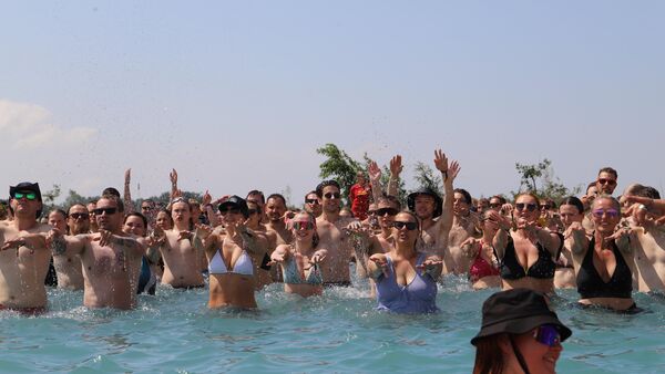 Der unvergessliche Deichbrand-Freitag 2026 in Bildern: Sommer, Sonne und Party pur