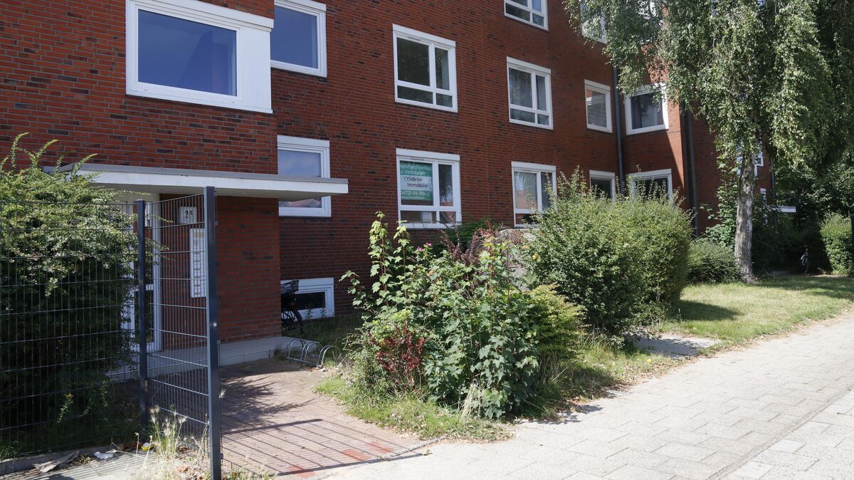 Dieses Mehrfamilienhaus in der Straße Süderwisch soll zum Portfolio der K1 Holding gehören. Aktuell wird es über ein Cuxhavener Maklerbüro zum Verkauf angeboten. Foto: Koppe