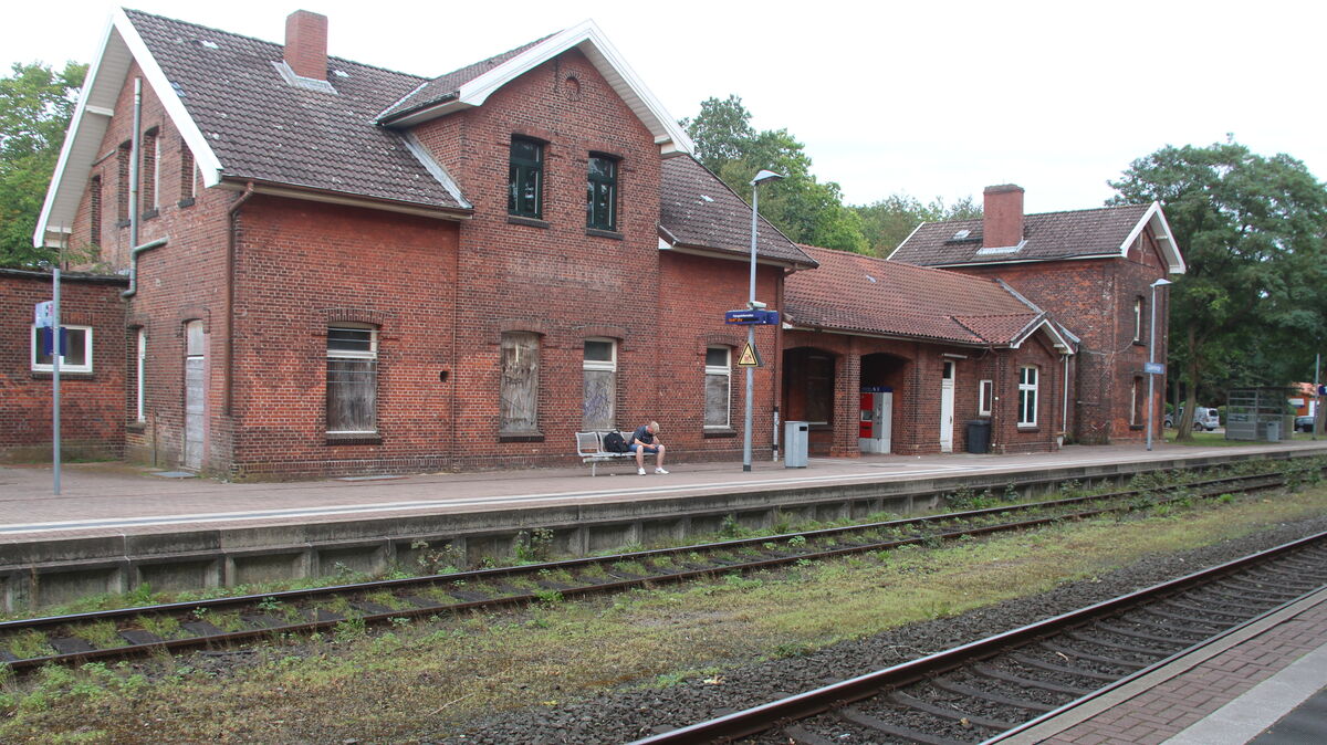 Zum Thema Bahnhof Cadenberge soll es eine weitere Runde mit Bürgerinnen und Bürgern geben, um Nutzungsideen zu entwickeln. Foto: Kramp