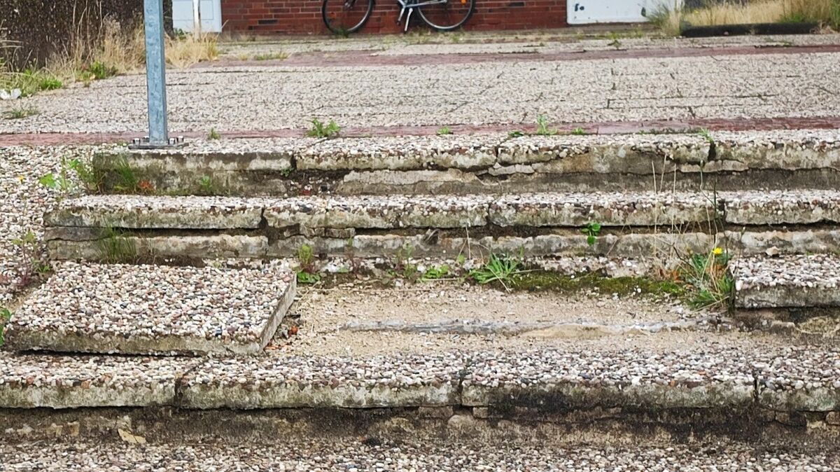 Die Platten vieler Treppenlagen sind bröckelig und wackelig. Fotos: privat