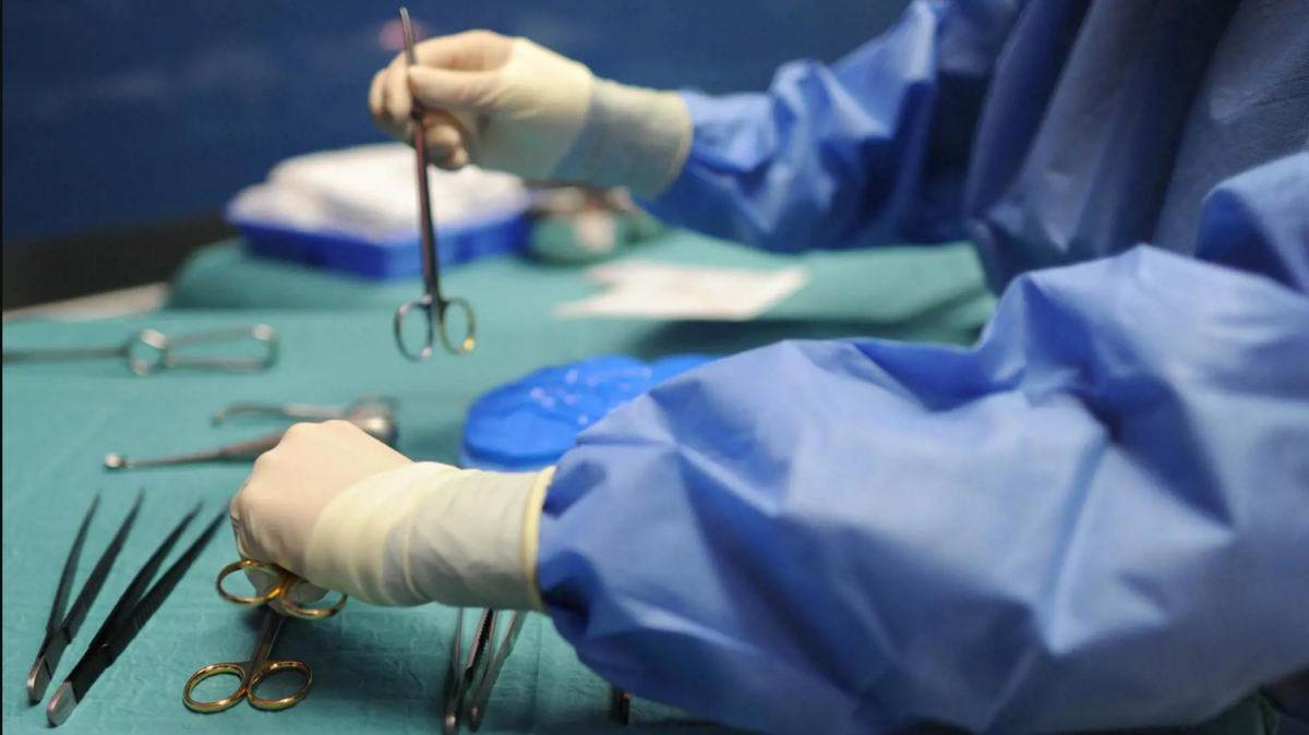 Die Staatsanwaltschaft ermittelt gegen einen Bremerhavener Narkosearzt, weil er sexuelle Handlungen an Patientinnen vorgenommen haben soll. Jetzt äußern sich die Kliniken in Bremerhaven zu dem Fall. Foto: Warmuth/dpa