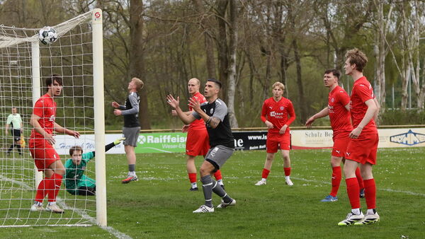 Fußball-Bezirksliga: Cuxhavener Teams feiern drei Siege und viele Tore