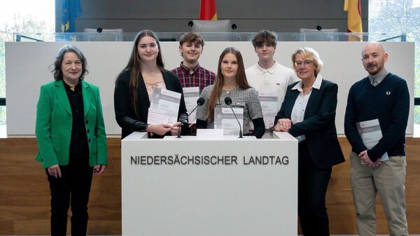 Vier Schüler aus Otterndorf machen im niedersächsischen Landtag von sich reden