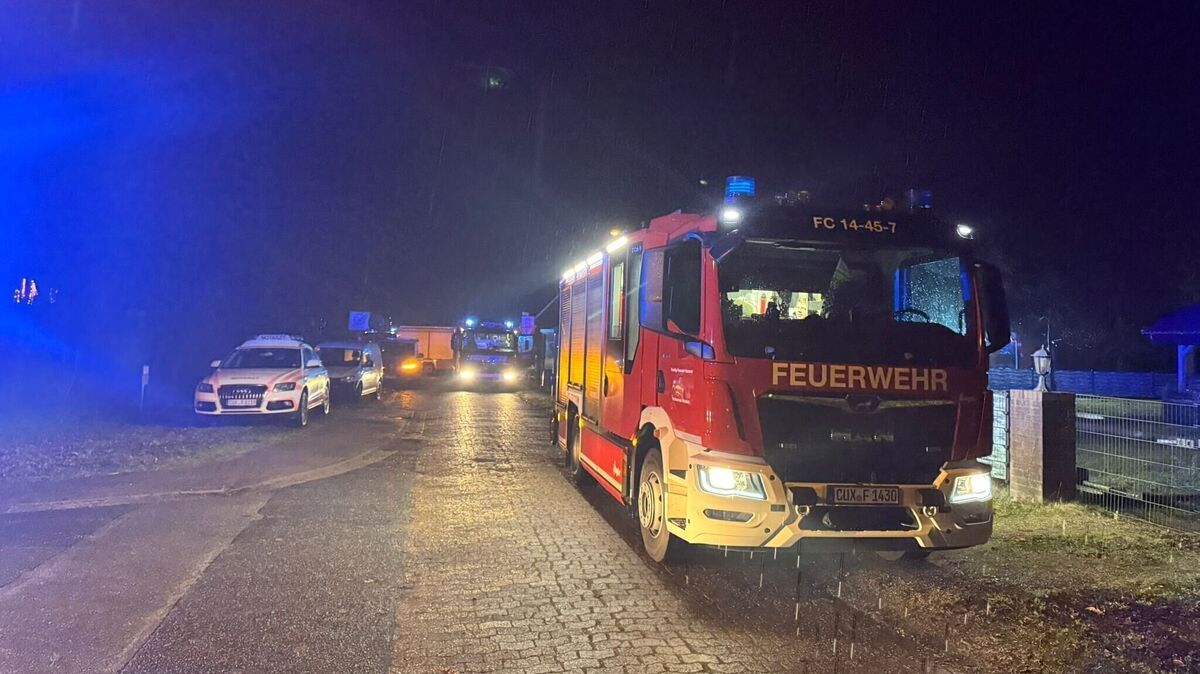 Der Gefahrgutzug Land Hadeln-Ost aus Hemmoor sowie zahlreiche weitere Einsatzkräfte wurden bei der Gasausströmung in der Wingst eingesetzt. Foto: Lange