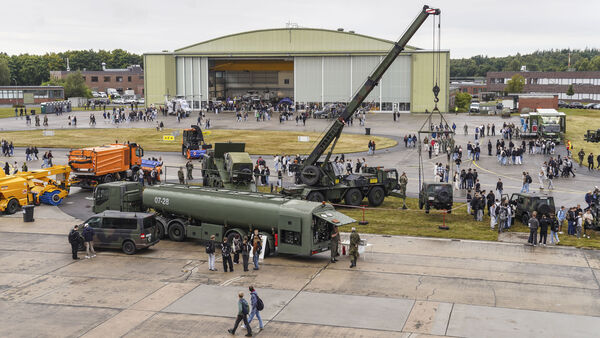 3000 Schüler beim Tag der Uniformberufe in Nordholz: Gleich mehrere Highlights