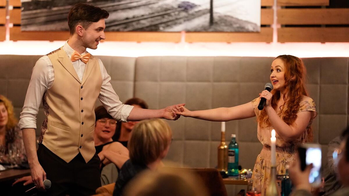 Alexandra Kurzeja und Torben Padanyi standen auf den Hamburger Musical-Bühnen und gehörten zum Ensemble von Christian Berg. Sie werden das Werk des Cuxhaveners fortsetzen. Nun werden sie die Cuxhavener Sportgala bereichern. Foto: Marc Gerdes
