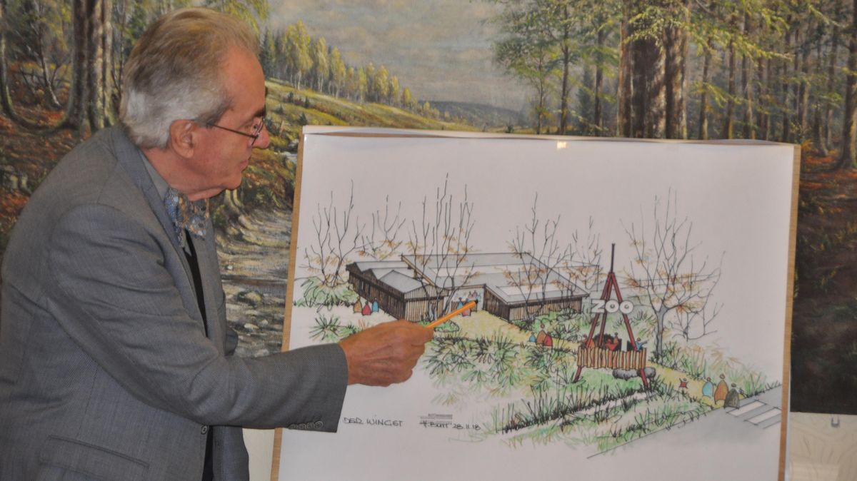 Architekt Herbert Butt zeichnet für die Neugestaltung und Überdachung des Zoo-Eingangs in der Wingst verantwortlich. Foto: Kramp