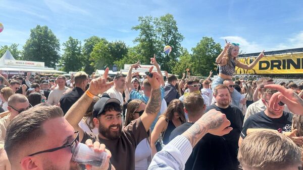 Sonne, Bass und volle Tanzflächen beim Frühtanz in Lüdingworth und Steinau