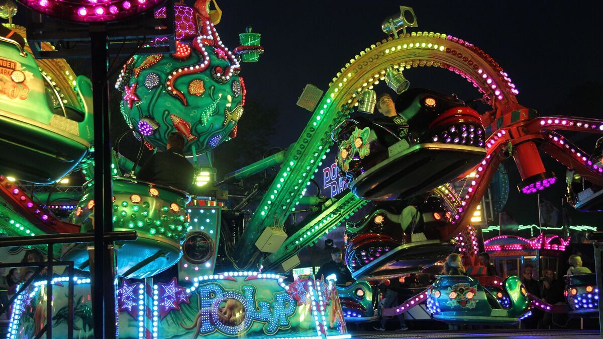 Lichter, Nervenkitzel und Genüsse sind beim kommenden Herbstfleckenmarkt in Cuxhaven zu erwarten. Auch das Traditionsfahrgeschäft "Polyp" wird dabei sein. Fotos: Reese-Winne