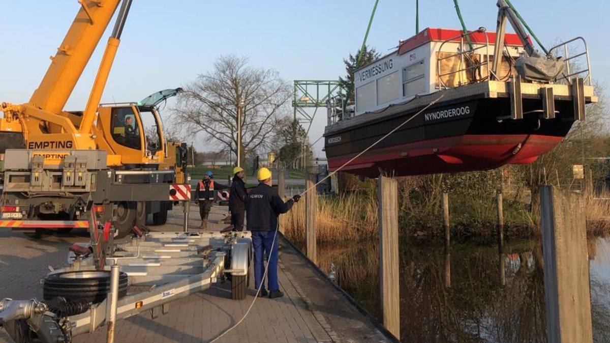 Kommt ein Peilboot geflogen: Mit der "Nynorderoog" wurden im Dezember insgesamt 70 Gewässerkilometer der Oste von Bremervörde bis zum Oste-Sperrwerk für Unterhaltungsarbeiten hydrographisch vermessen. Foto: NLWKN