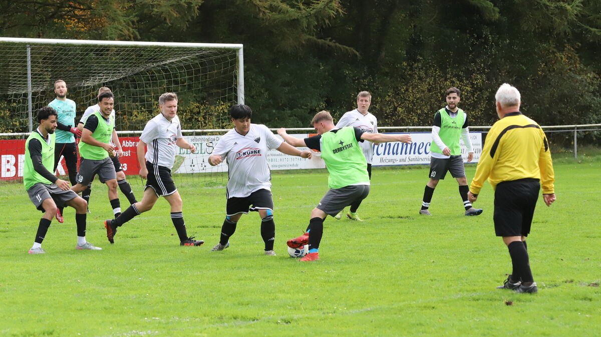 Am vergangenen Sonntag musste der FC Althemmoor alles geben, um bei der SG Nordholz/Oxstedt II einen 6:5-Sieg einzufahren. Foto: Witthohn