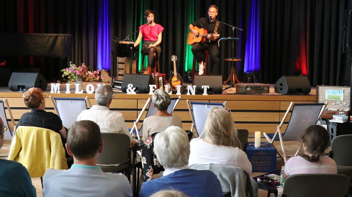 Zauberhafte Klänge in den Seelandhallen: Milou & Flint gehören mit ihrer musikalischen Reise zu den besonderen Momenten des Kulturstrands 2026 in Otterndorf. Foto: Mangels