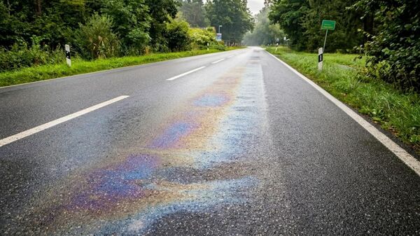 Vollsperrung der L111 in Cadenberge-Geversdorf: Ölspur sorgt für Einsatz