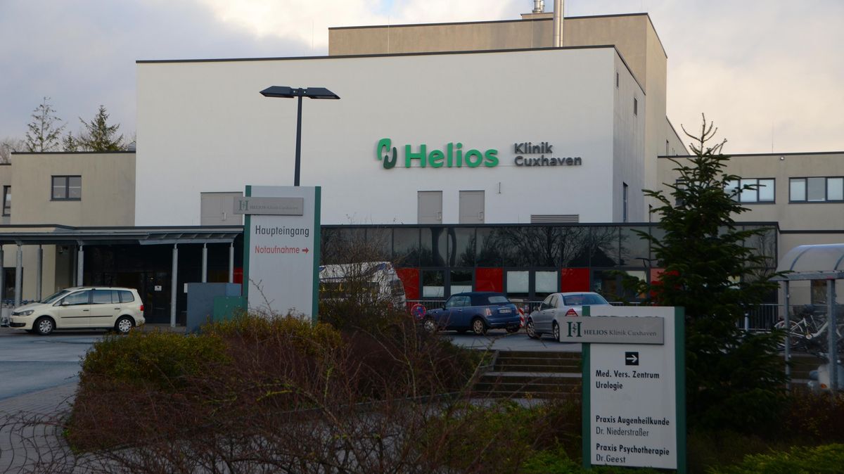 Die Helios-Klinik in Cuxhaven wird mit Unterstützung durch Fördermittel des Landes umgebaut. Teil der Maßnahmen wird die Integration des bisher in Sahlenburg angesiedelten Seehospitals sein. Foto: CNV-Archiv