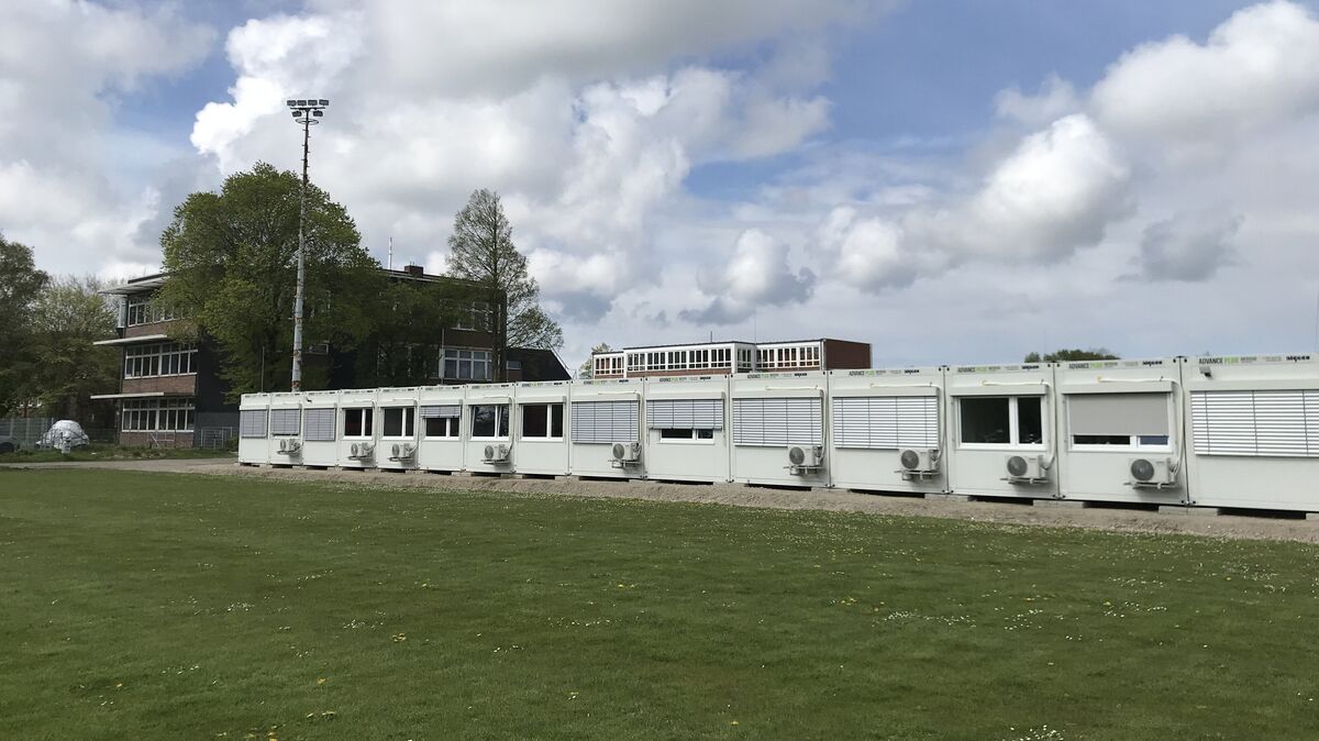 Eine Schule auf der Grünen Wiese: 74 Container werden Teilen des Lichtenberg-Gymnasiums für eineinhalb Jahre als Domizil dienen. Foto: Reese-Winne