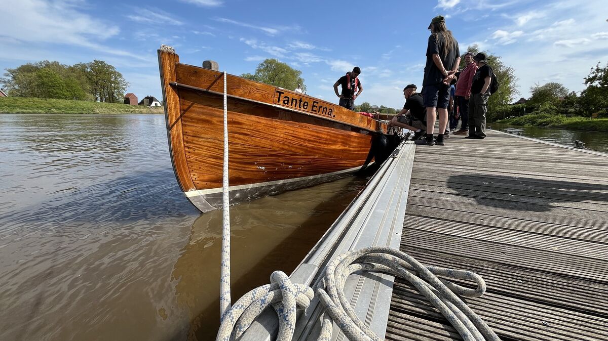 Der Jugendwanderkutter "Tante Erna" ist am Sonnabend in Oberndorf zu Wasser gelassen worden und lädt an sturmfreien Wochenenden zum Mitfahren ein. Foto: Reese-Winne