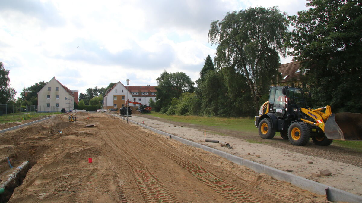 Von der Stirnseite ist gut zu erkennen, dass hier viel Platz für ein neues Wohngebiet mitten in der Stadt vorhanden ist. Foto: Potschka