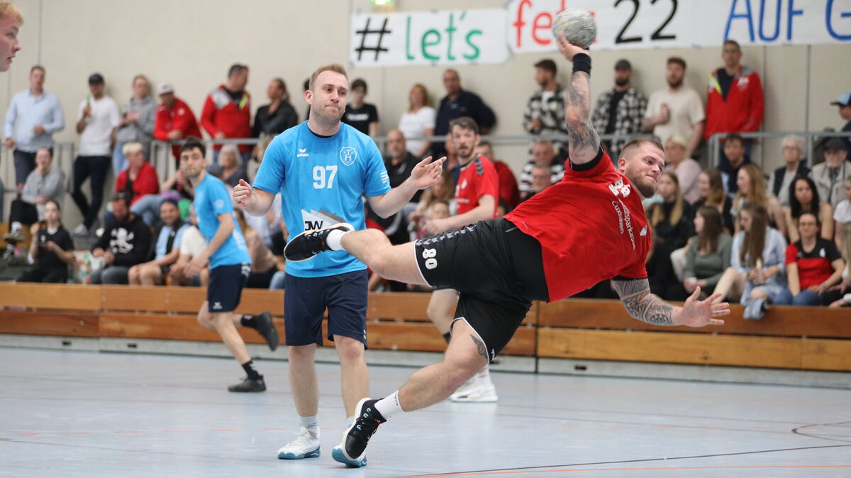 Kreisläufer Niclas-Kevin Hense und der TSV Altenwalde müssen eine Aufholjagd im Kampf um den Klassenerhalt starten. Foto: Unruh